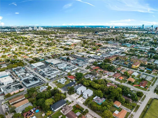 $3,500 | 122 Northwest 5th Avenue, Hallandale Beach, FL 33009