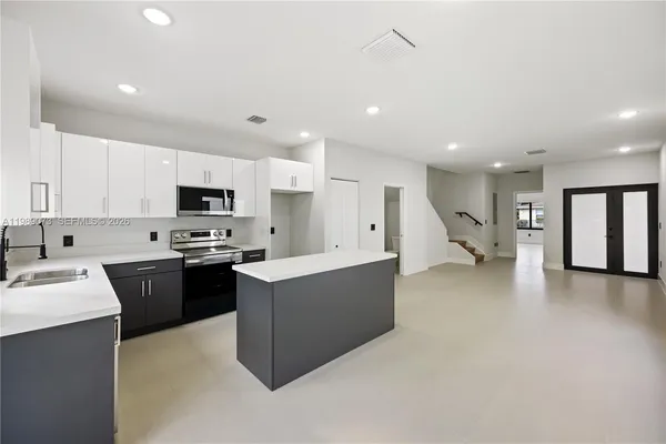 $3,500 | 122 Northwest 5th Avenue, Hallandale Beach, FL 33009