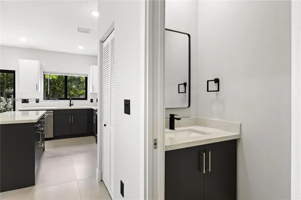 $3,500 | 122 Northwest 5th Avenue, Hallandale Beach, FL 33009