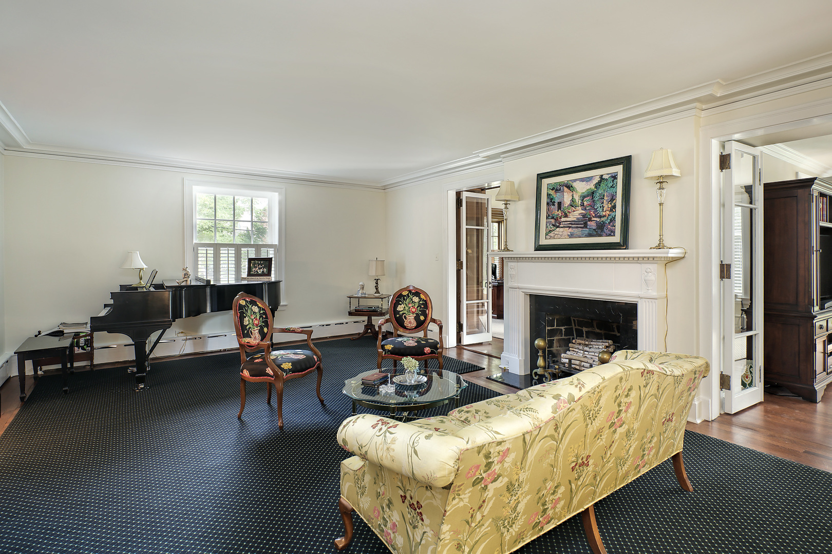 360 Palos Road Glencoe, IL 60022 - Photo 11 of 25 a living room with furniture and a fireplace