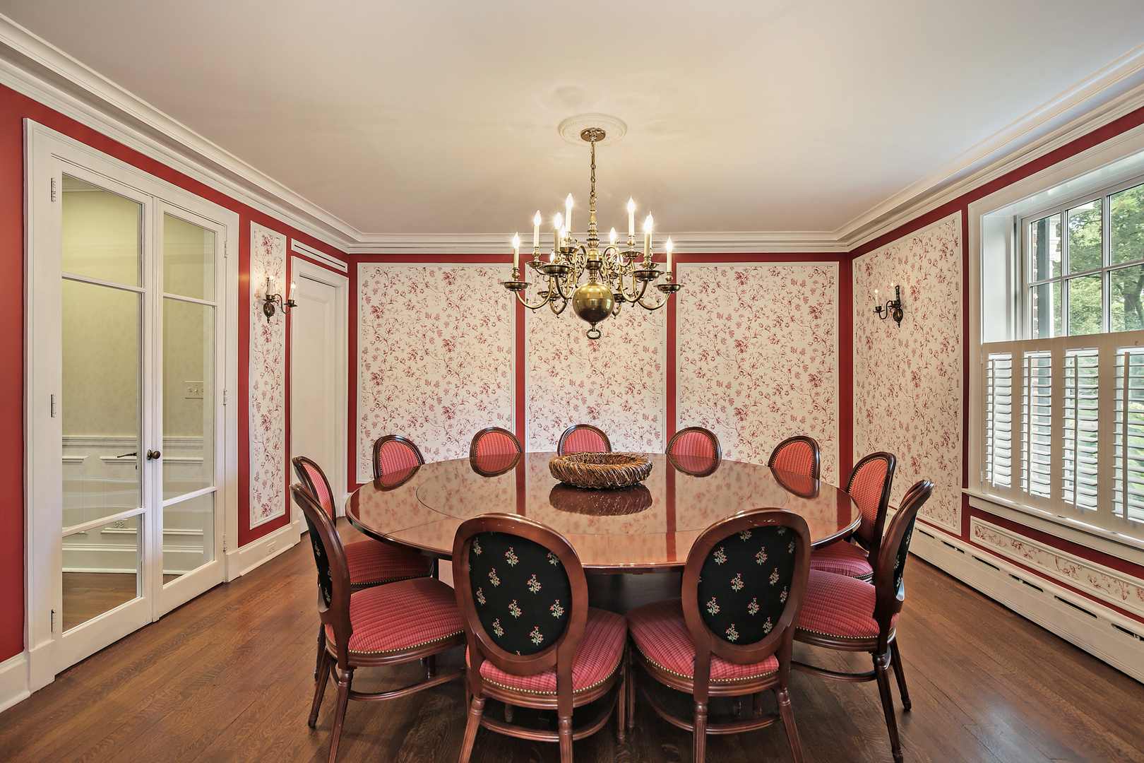 360 Palos Road Glencoe, IL 60022 - Photo 12 of 25 a view of a dining room with furniture a chandelier and wooden floor