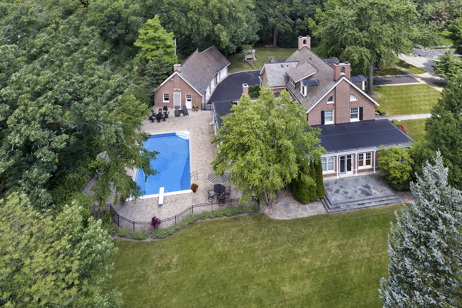 360 Palos Road Glencoe, IL 60022 - Photo 24 of 25 an aerial view of a house