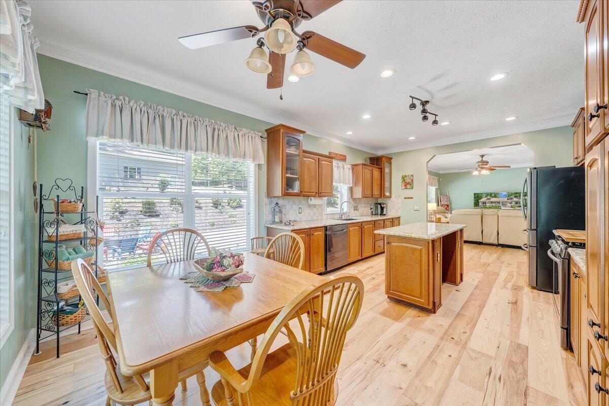 59 Camp Road Moneta, VA 24121 - Photo 13 of 46 Entry Level Kitchen