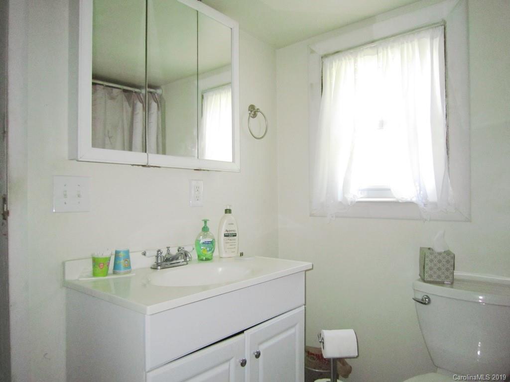 72 Sams Road Weaverville, NC 28787 - Photo 10 of 33 Gallery Image 10