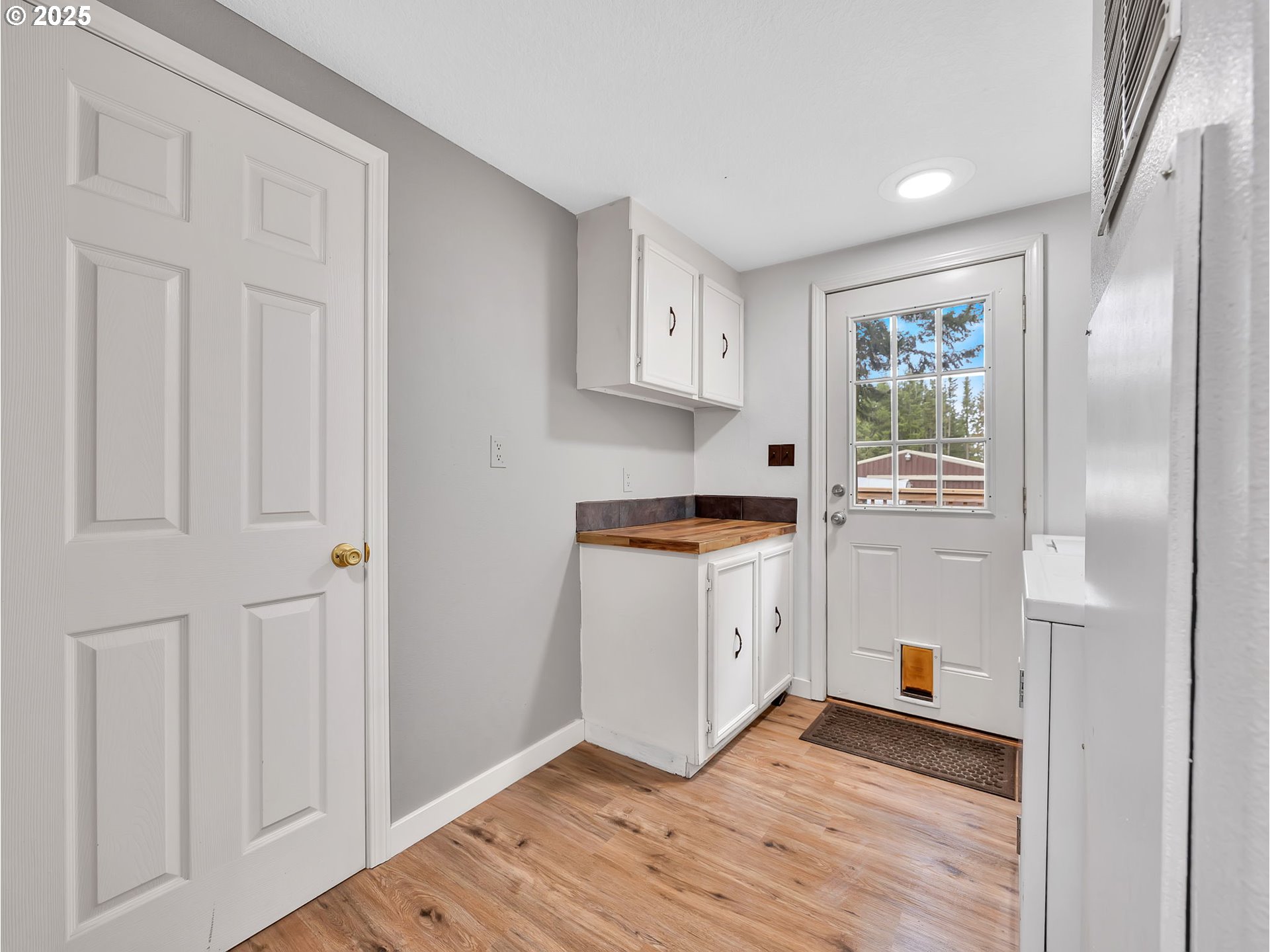 23754 South Bard Road Estacada, OR 97023 - Photo 20 of 39 a view of kitchen with wooden floor