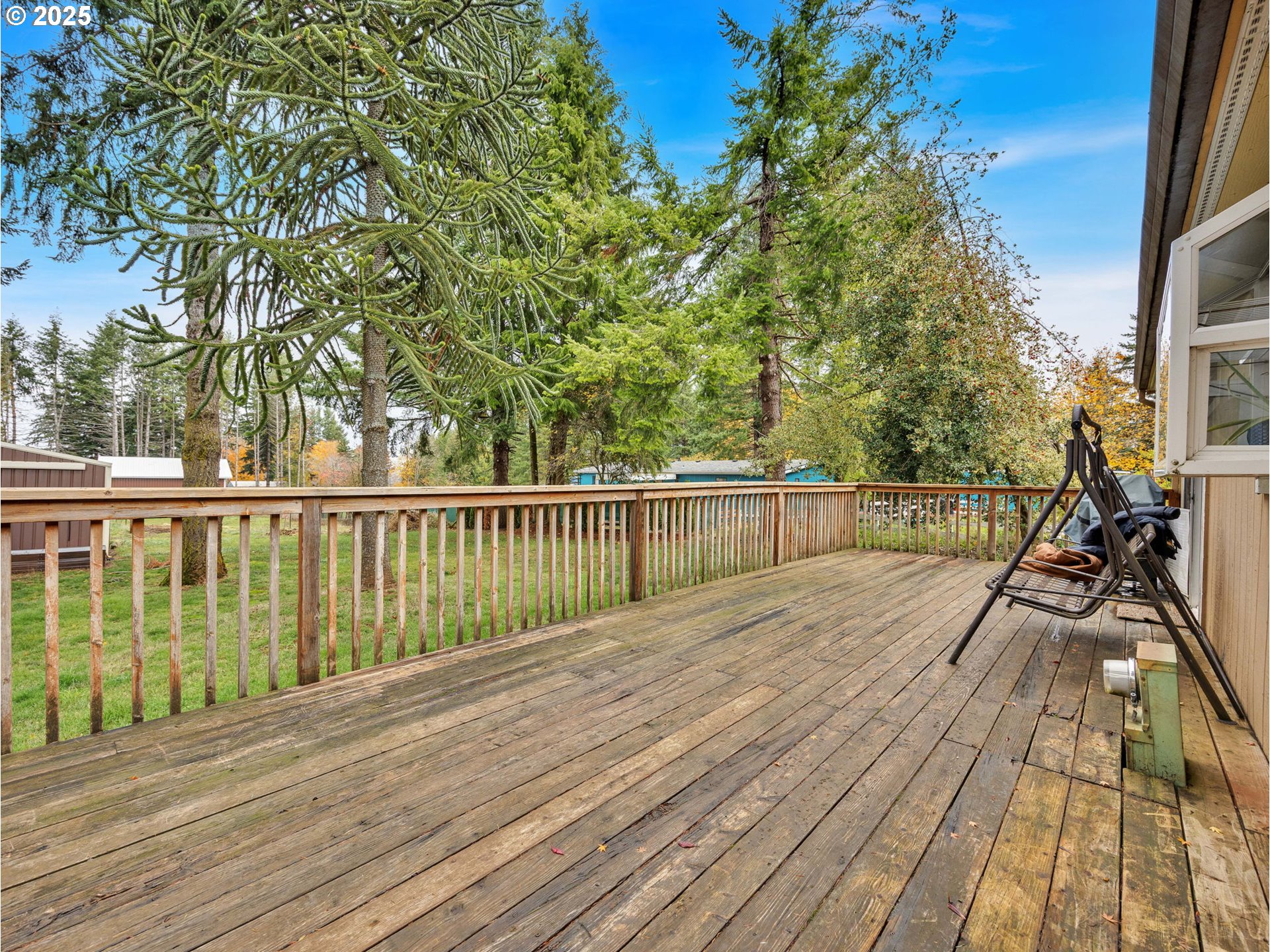 23754 South Bard Road Estacada, OR 97023 - Photo 21 of 39 a view of balcony with wooden floor and fence