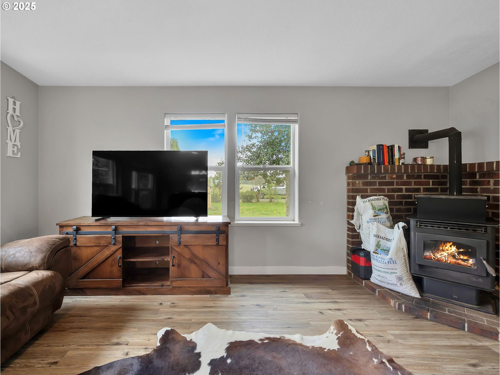 23754 South Bard Road Estacada, OR 97023 - Photo 7 of 39 a living room with furniture and a fireplace