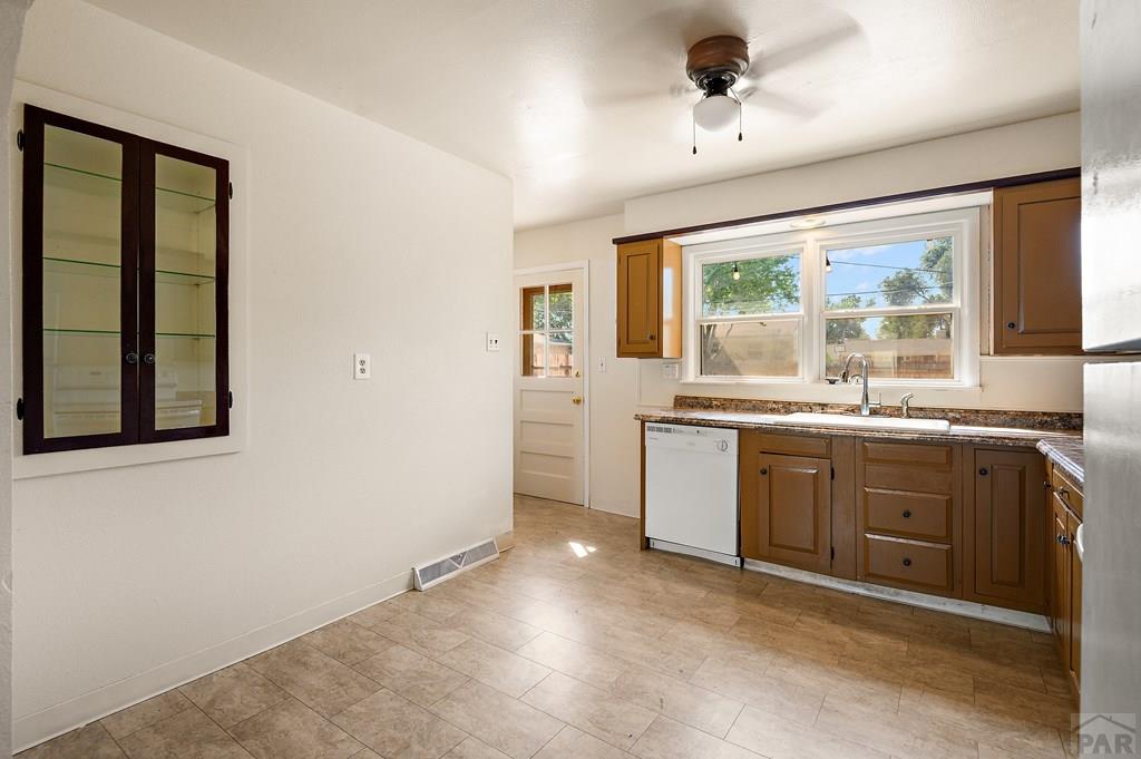 1810 Comanche Road Pueblo, CO 81001 - Photo 8 of 29