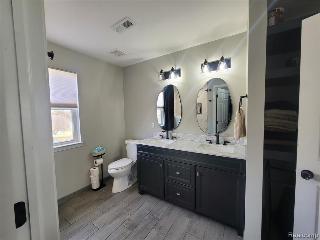 1816 Acorn Valley Drive Howell, MI 48855 - Photo 17 of 35