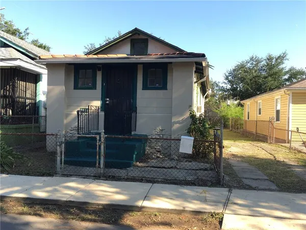 $1,000 | 3821 Panama Court, New Orleans, LA 70125