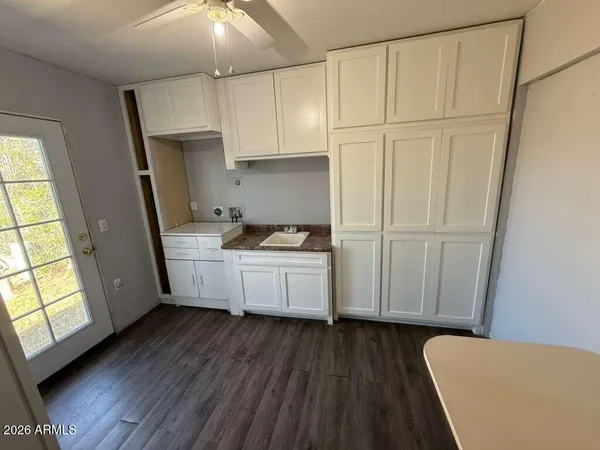 $700 | 936 East 8th Street, Unit REAR, Douglas, AZ 85607
