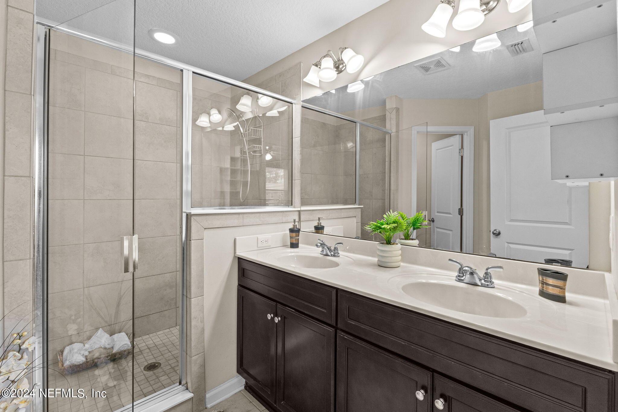 3341 Chestnut Ridge Way Orange Park, FL 32065 - Photo 15 of 37 Master bath