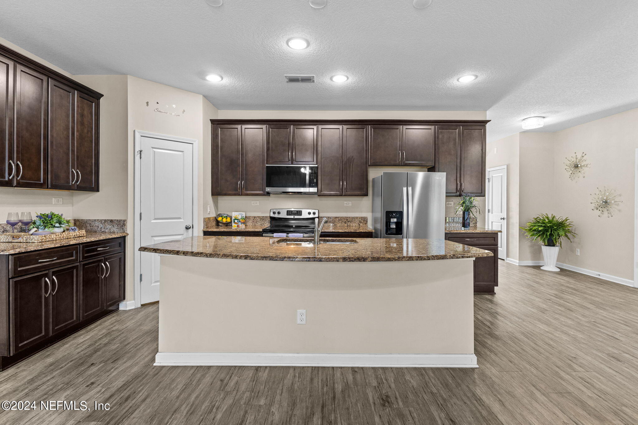 3341 Chestnut Ridge Way Orange Park, FL 32065 - Photo 6 of 37 Kitchen with large island
