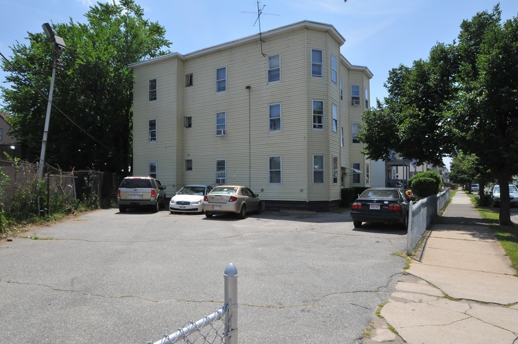 109 Grover Street Springfield, MA 01104 - Photo 3 of 16