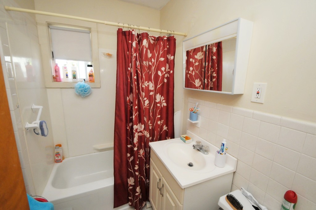 109 Grover Street Springfield, MA 01104 - Photo 9 of 16