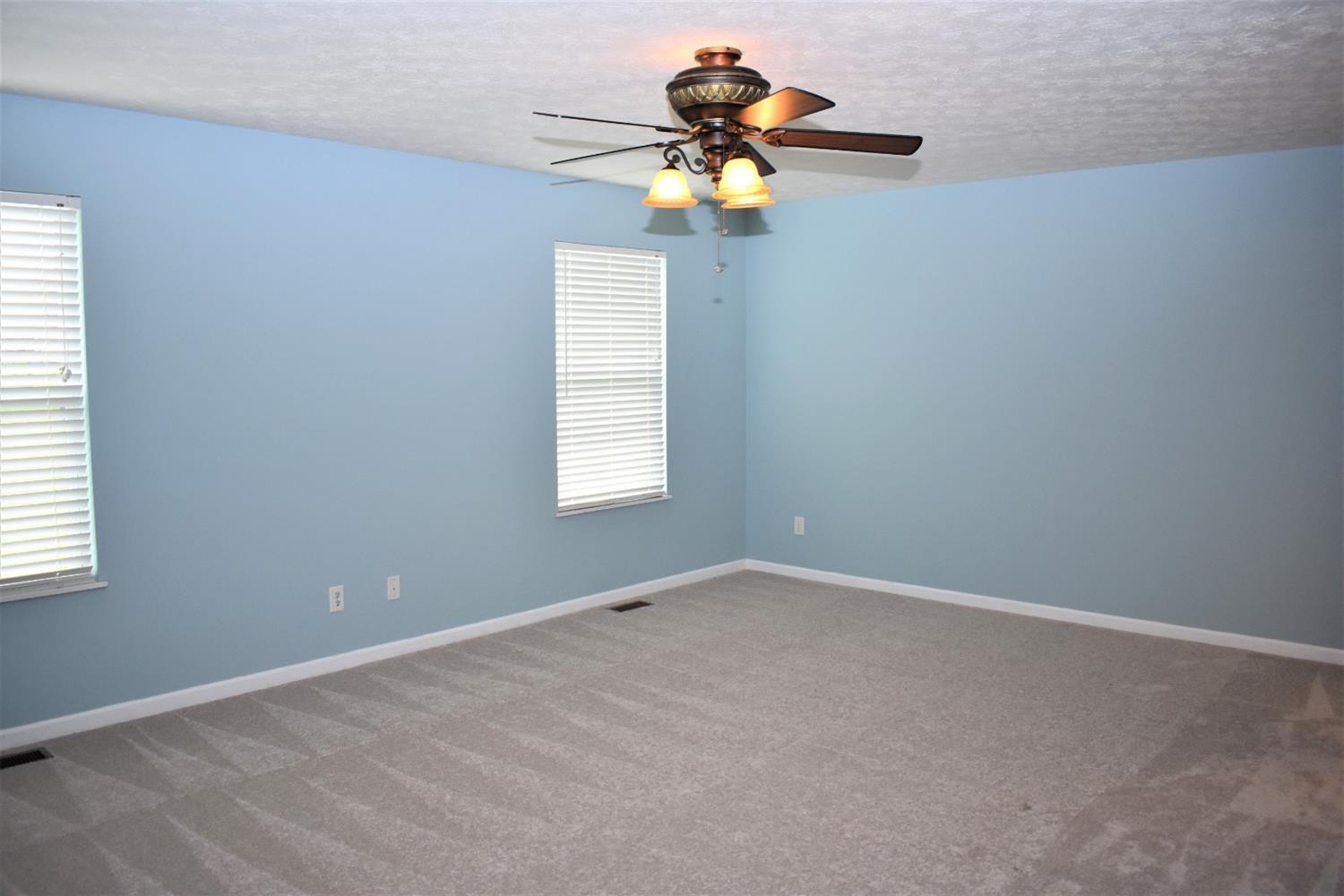 220 Scholl Road Franklin, OH 45005 - Photo 12 of 26 Gallery Image 12
