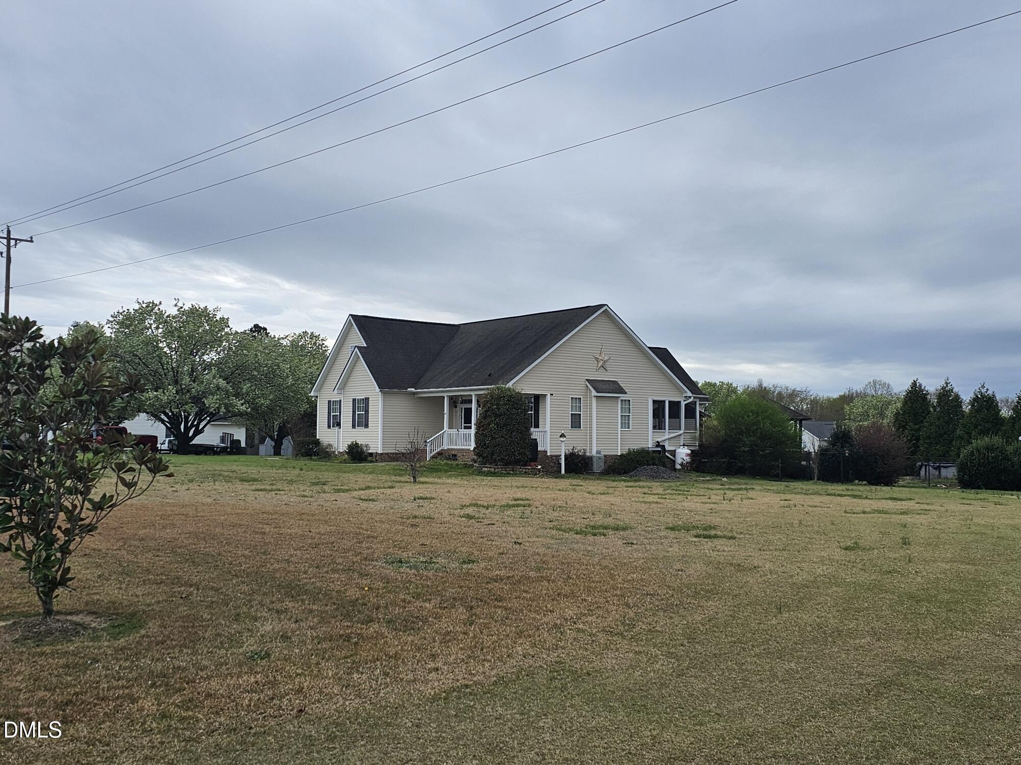 40 Wild Winds Drive Coats, NC 27521 - Photo 5 of 26 a house with a outdoor space