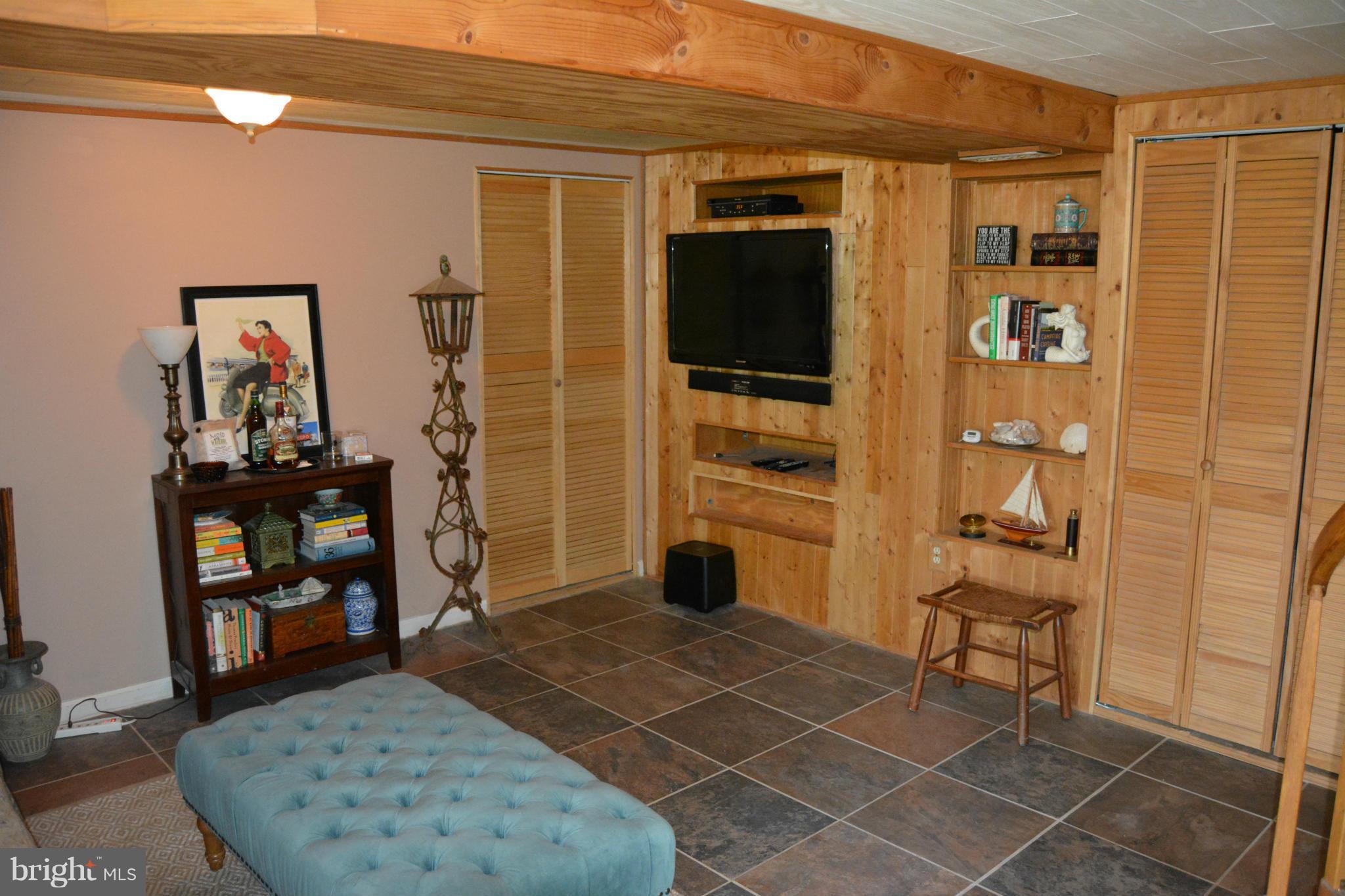 348 Ridge Road Pasadena, MD 21122 - Photo 15 of 27 a view of a livingroom with wooden floor and a bookshelf