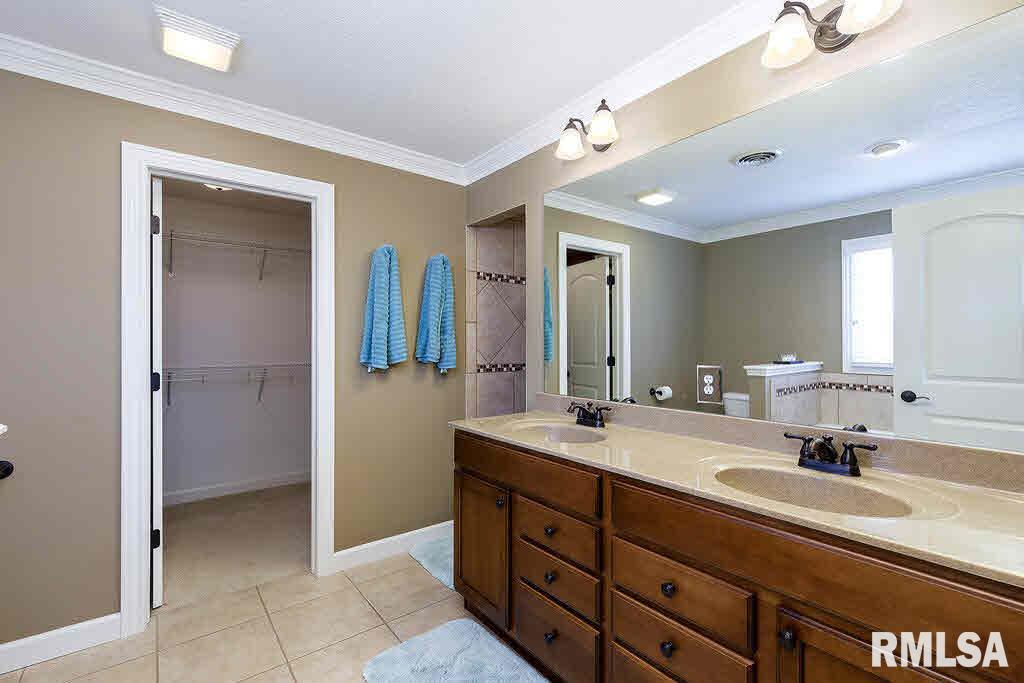 5674 Judge Road Bettendorf, IA 52722 - Photo 17 of 22 Gallery Image 17