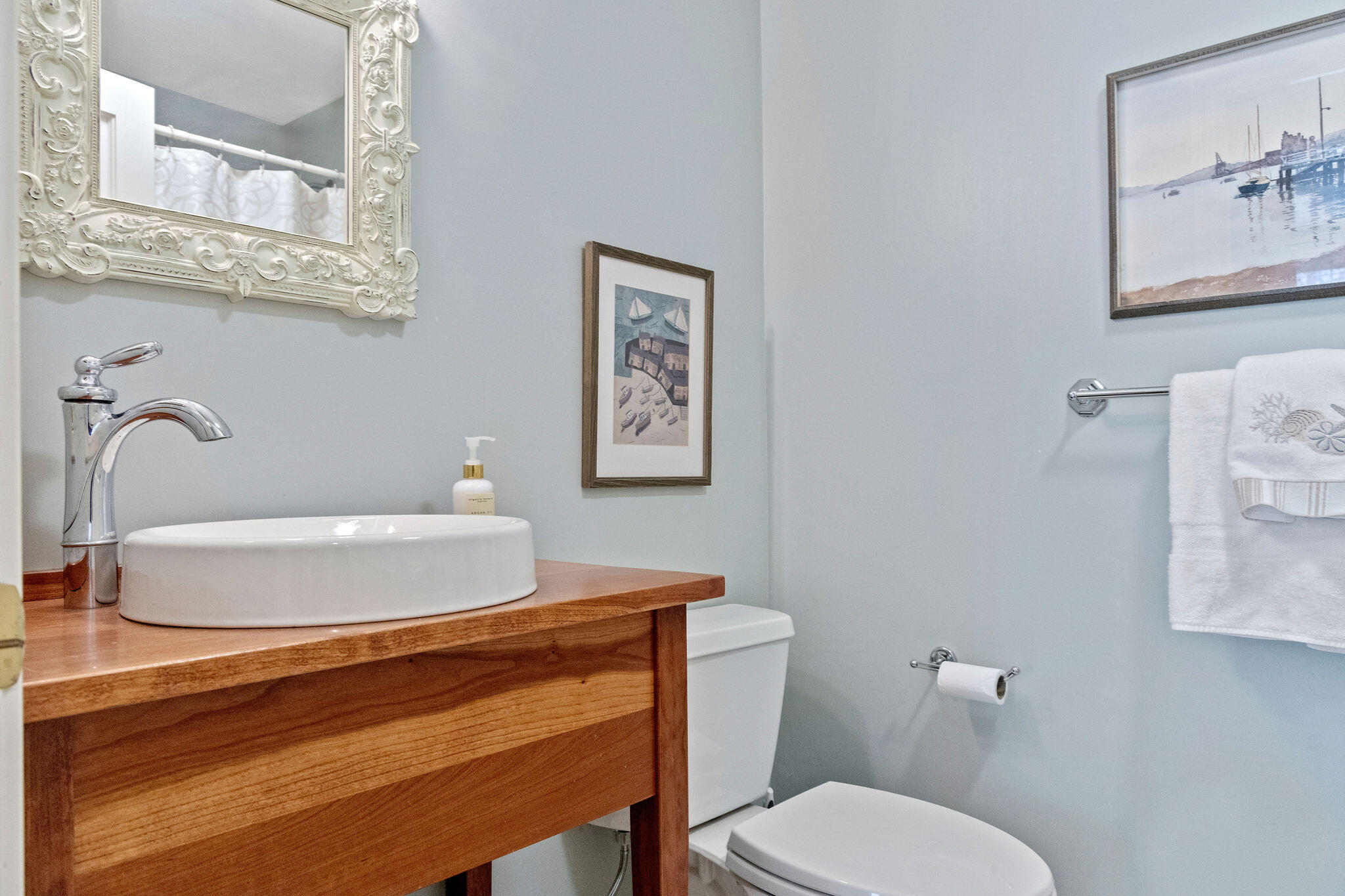 89 Screecham Way Cotuit, MA 02635 - Photo 26 of 50 a bathroom with a toilet a sink and mirror