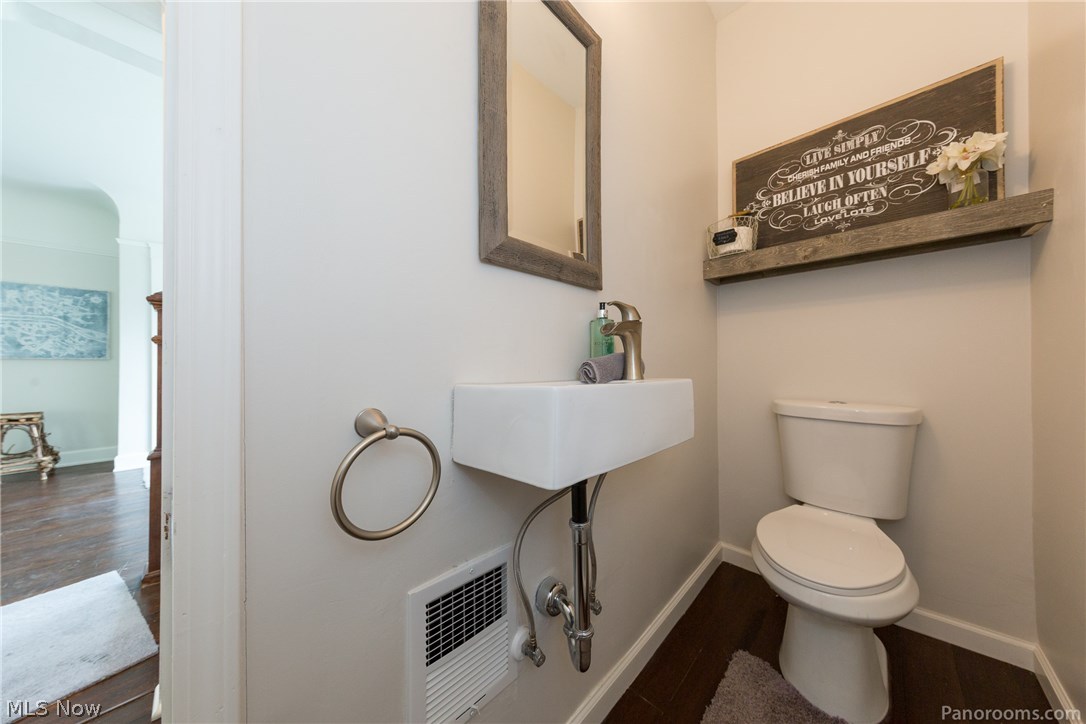 2638 Queenston Road Cleveland Heights, OH 44118 - Photo 13 of 35