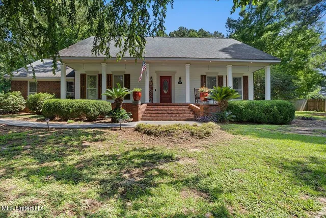 $339,900 | 14 Summer Pl Circle, Hattiesburg, MS 39402