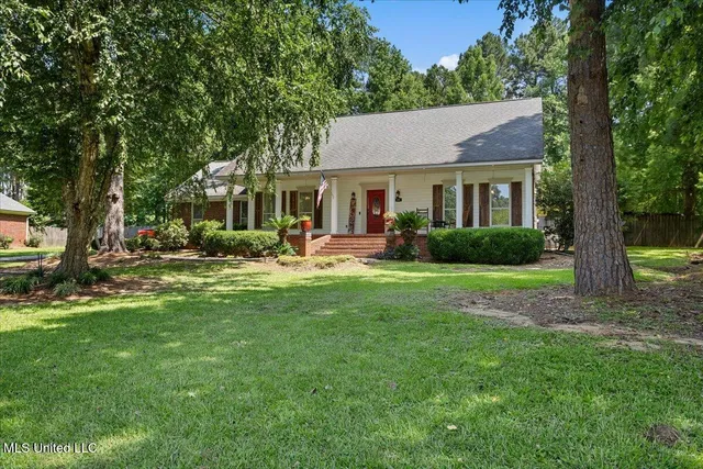 $339,900 | 14 Summer Pl Circle, Hattiesburg, MS 39402