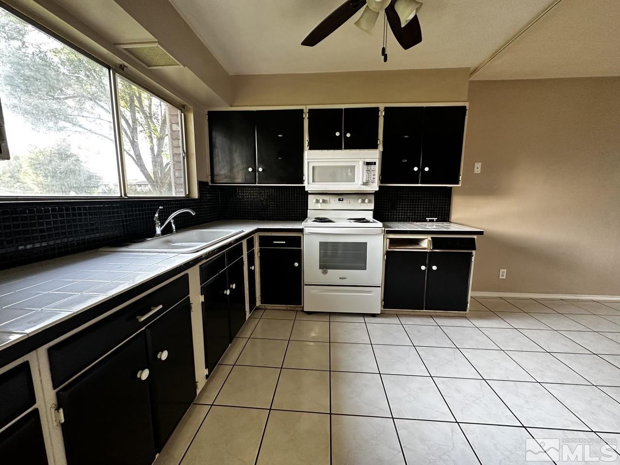 100 Smithridge Park Reno, NV 89502 - Photo 4 of 18 Photo 4