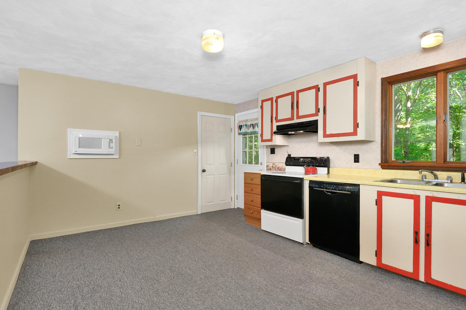 162 Egypt Road Raymond, ME 04071 - Photo 7 of 35 162 Egypt Rd Raymond ME 04071-large-007-