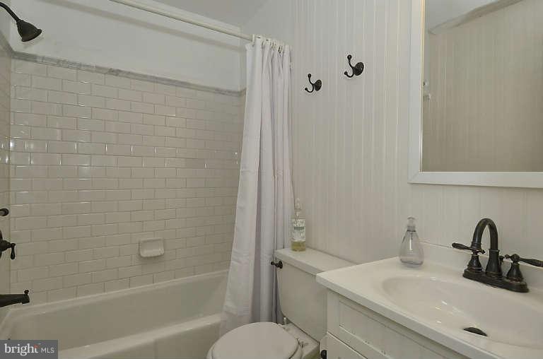 8414 Jeb Stuart Road Potomac, MD 20854 - Photo 11 of 21 Bath