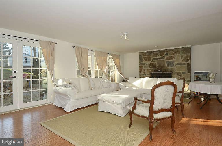 8414 Jeb Stuart Road Potomac, MD 20854 - Photo 12 of 21 Family Room
