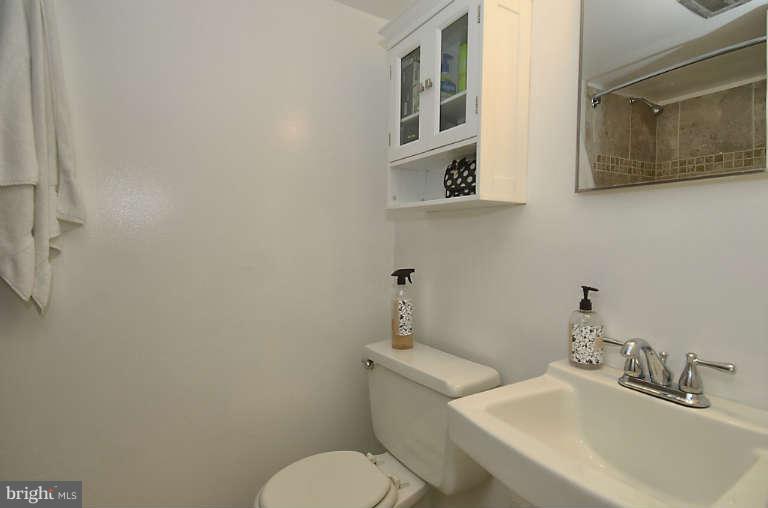 8414 Jeb Stuart Road Potomac, MD 20854 - Photo 15 of 21 Bath