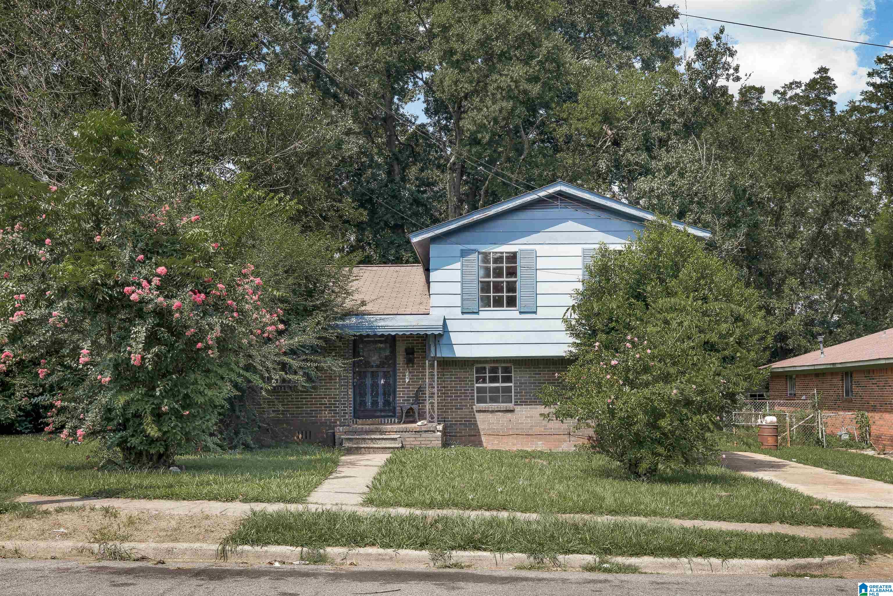 1660 18th Way Southwest Birmingham, AL 35211 - Photo 1 of 25