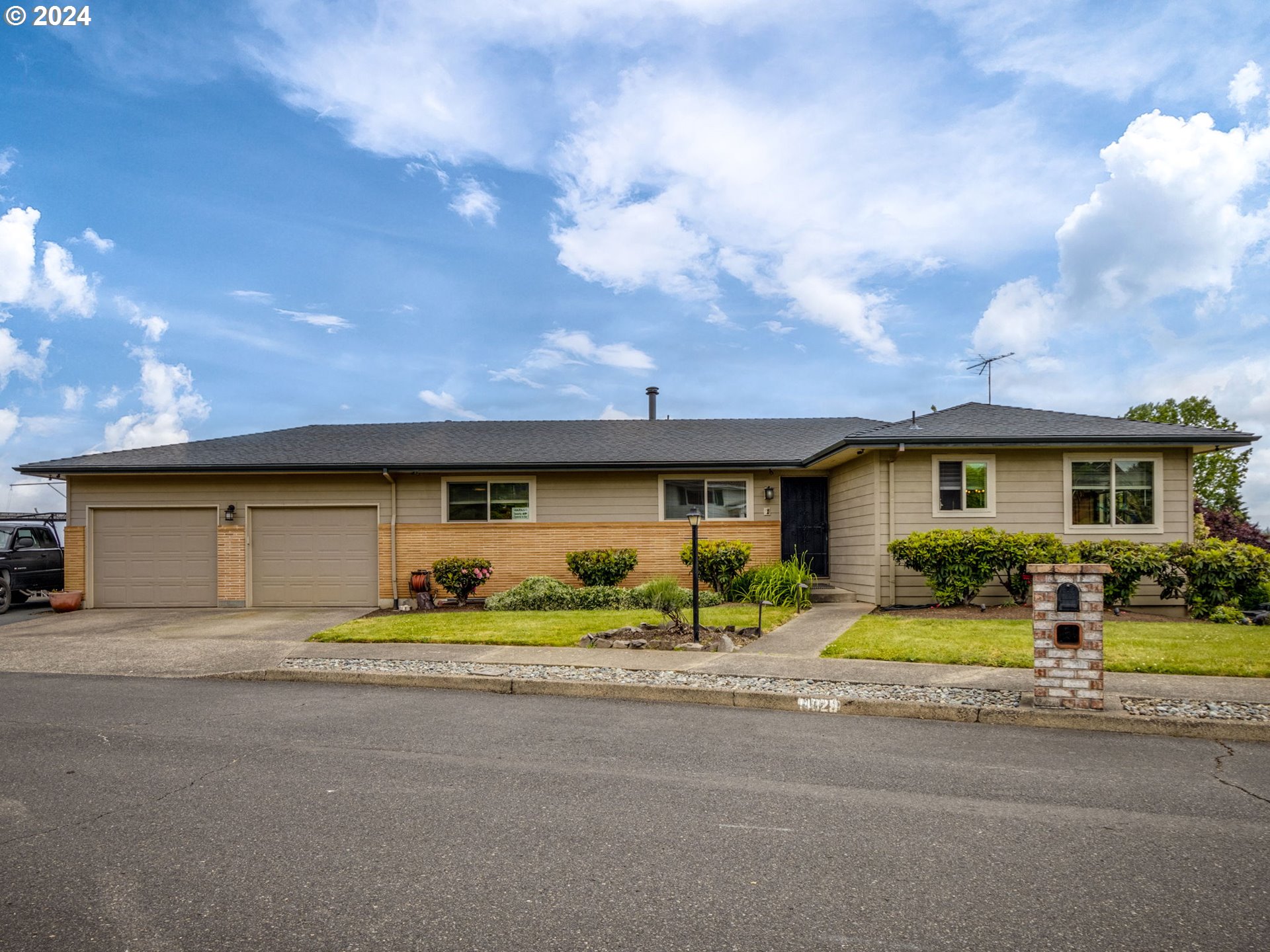 14029 Northeast Fremont Ct