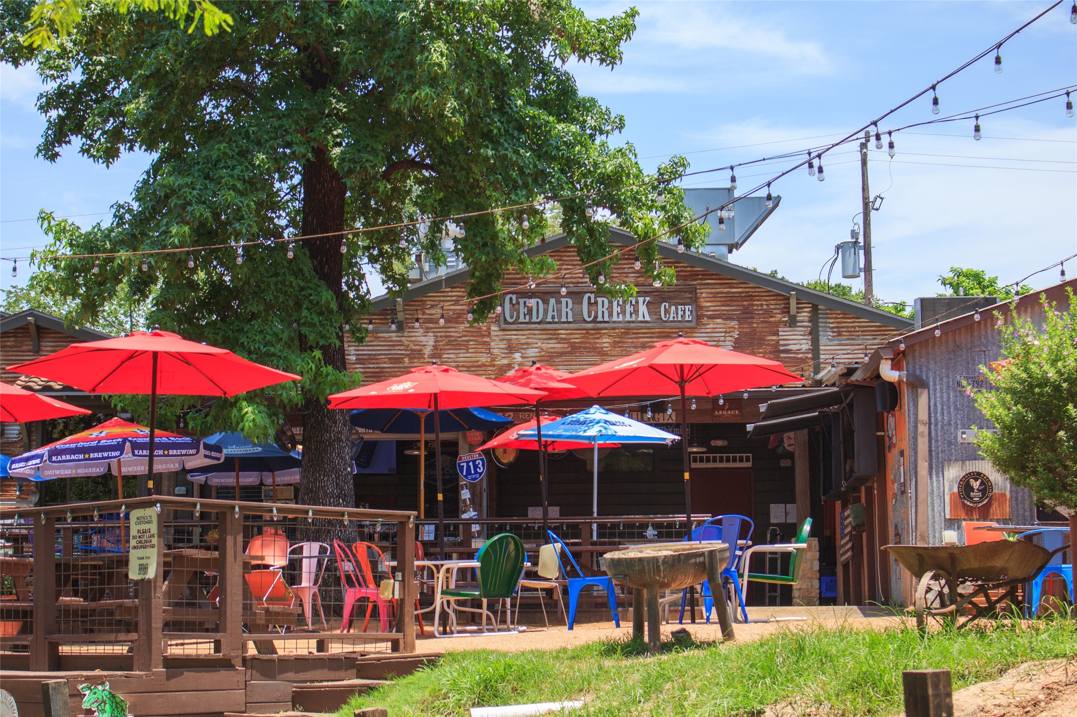 2424 Freeman Street Houston, TX 77009 - Photo 35 of 43 Close proximity to the bars and restaurants @ The Heights area!