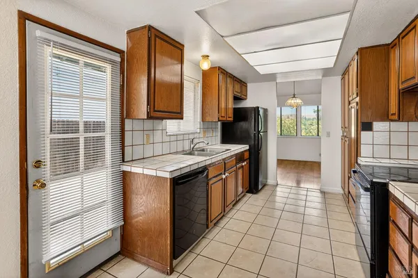 $529,800 | 682 Hillside Drive, Fairfield, CA 94533