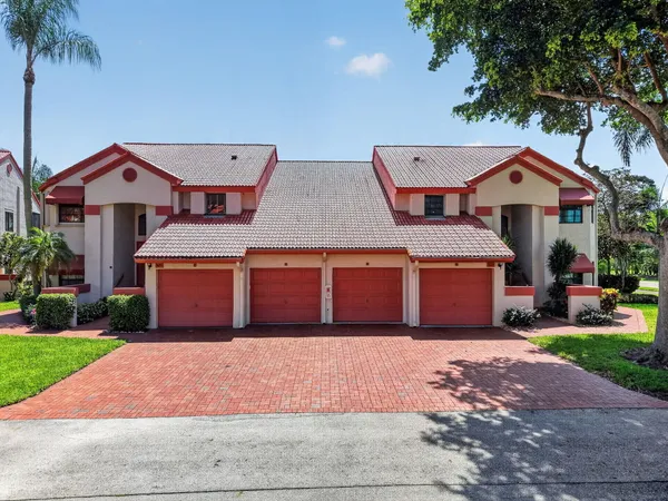 $349,900 | 7677 Lexington Club Boulevard, Unit B, Delray Beach, FL 33446