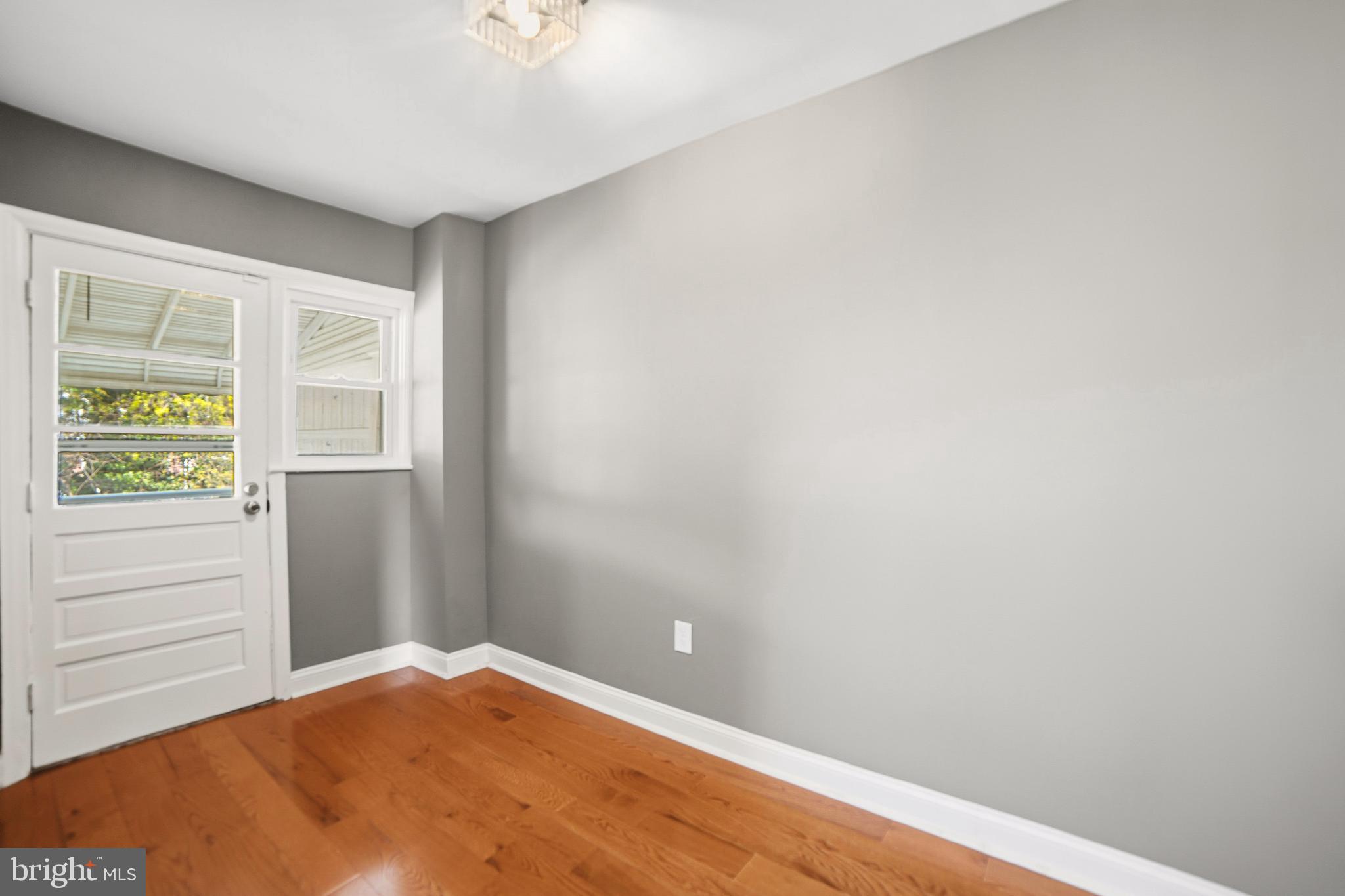 4434 Manorview Road Baltimore, MD 21229 - Photo 20 of 34 a view of hallway with window