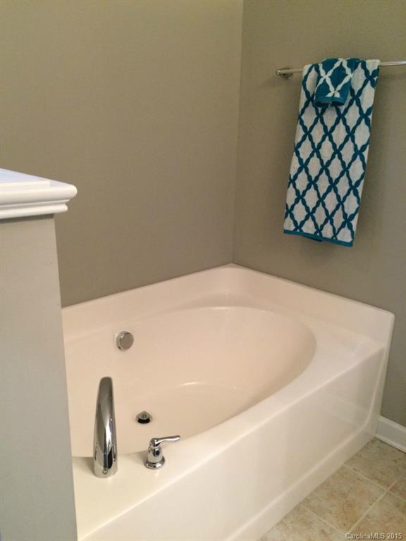 14713 Intermilan Way Charlotte, NC 28277 - Photo 14 of 16 a bathroom with a bathtub