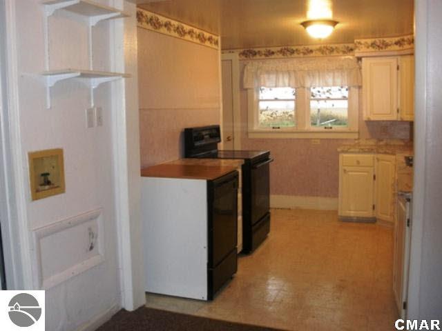 3313 East Buchanan Road Ithaca, MI 48847 - Photo 5 of 13 1768441-4.JPG