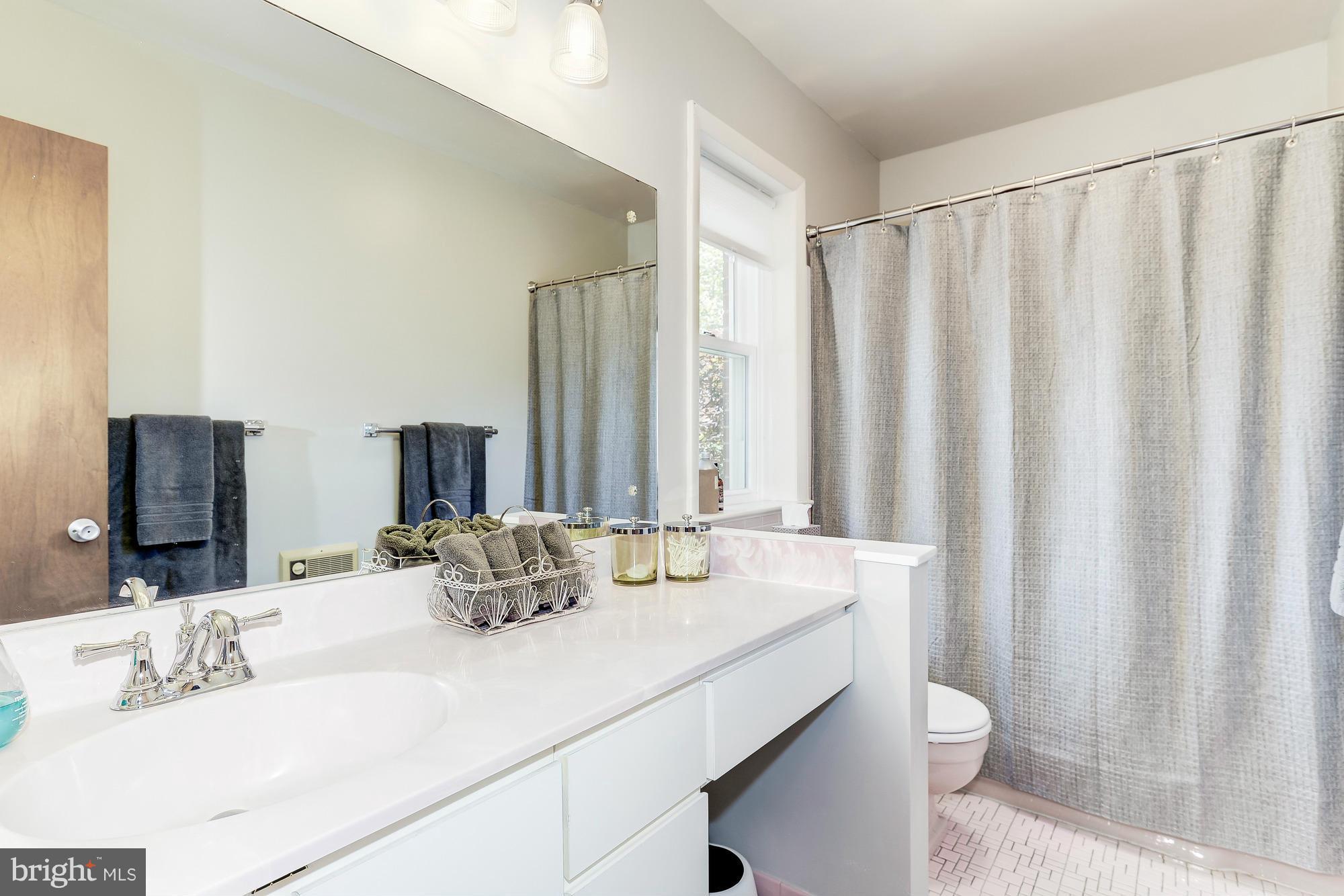 10819 Meadowhill Road Silver Spring, MD 20901 - Photo 15 of 30 Bath (Master)