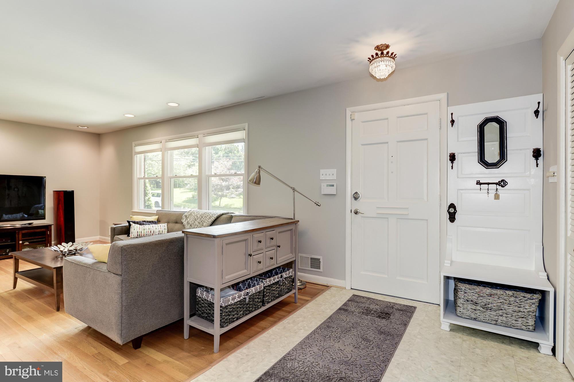 10819 Meadowhill Road Silver Spring, MD 20901 - Photo 3 of 30 Interior (General)