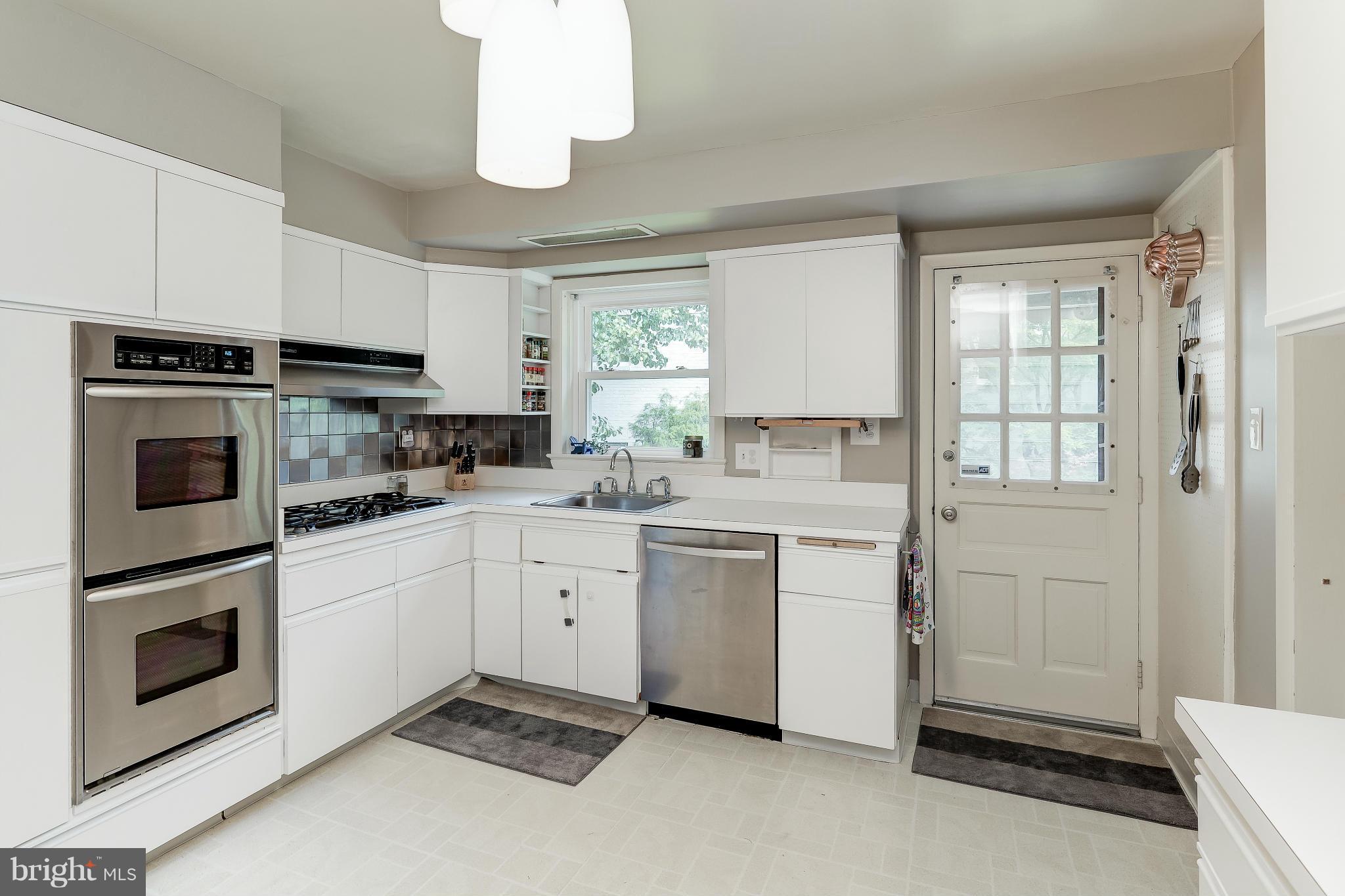 10819 Meadowhill Road Silver Spring, MD 20901 - Photo 10 of 30 Kitchen