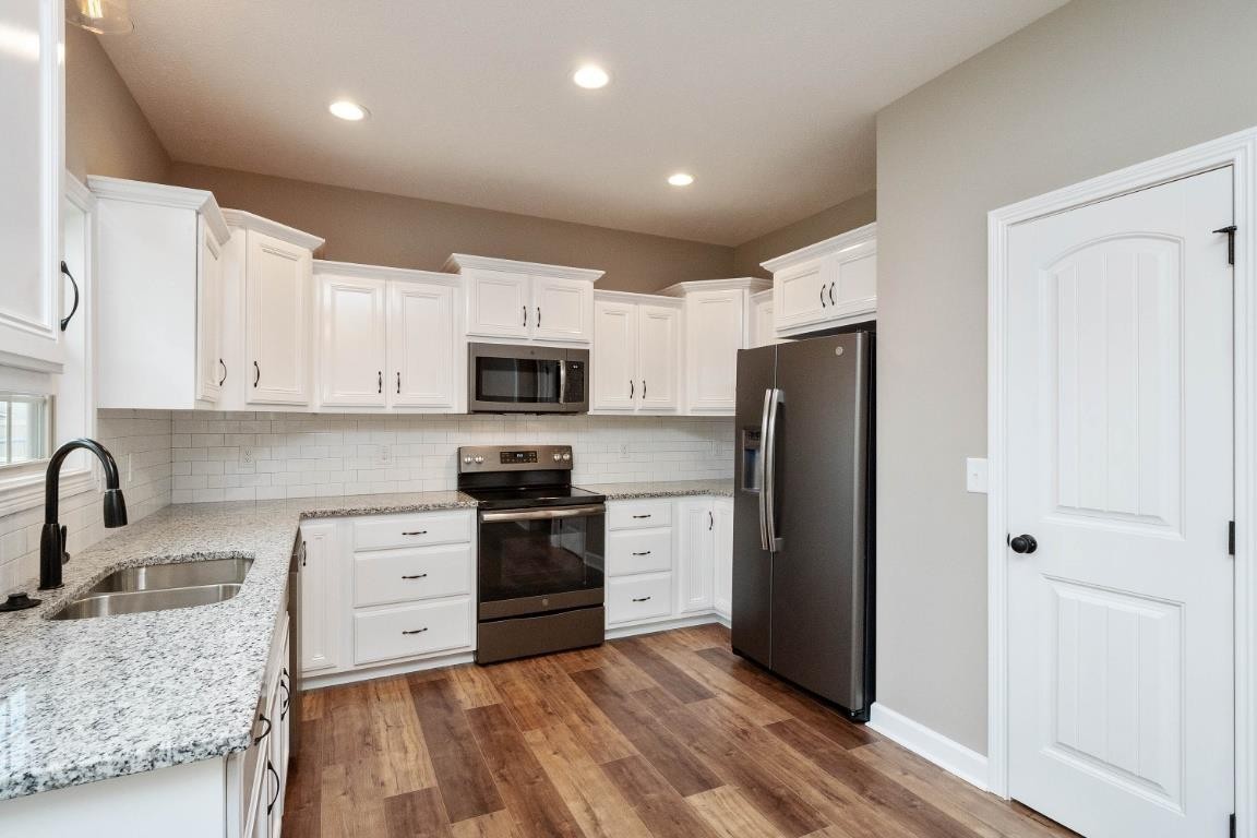 2459 Shadowood Road Clarksville, TN 37043 - Photo 5 of 15 a kitchen with stainless steel appliances granite countertop a refrigerator and a stove top oven