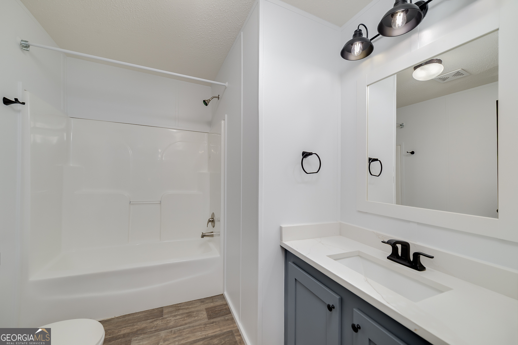 595 Barnetts Bridge Road Jackson, GA 30233 - Photo 37 of 47 a bathroom with a bathtub and a sink