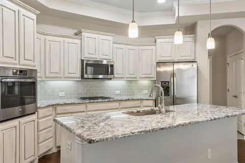 $515,000 | 733 Avignon Trail, Unit 83, Keller, TX 76248