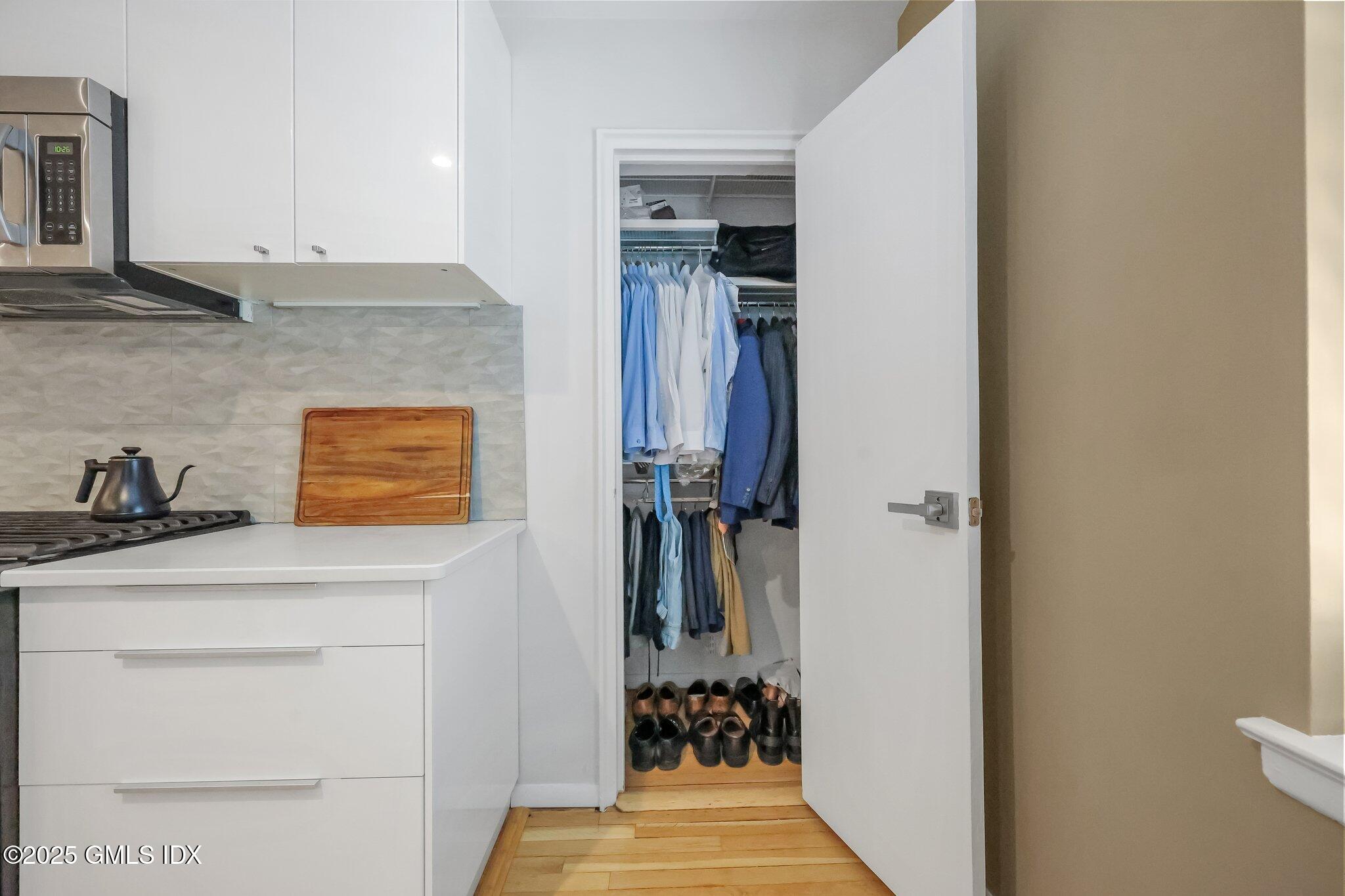 52 Lafayette Place, Unit 1F Greenwich, CT 06830 - Photo 5 of 16 5 - 1F - 52 Lafayette Pl