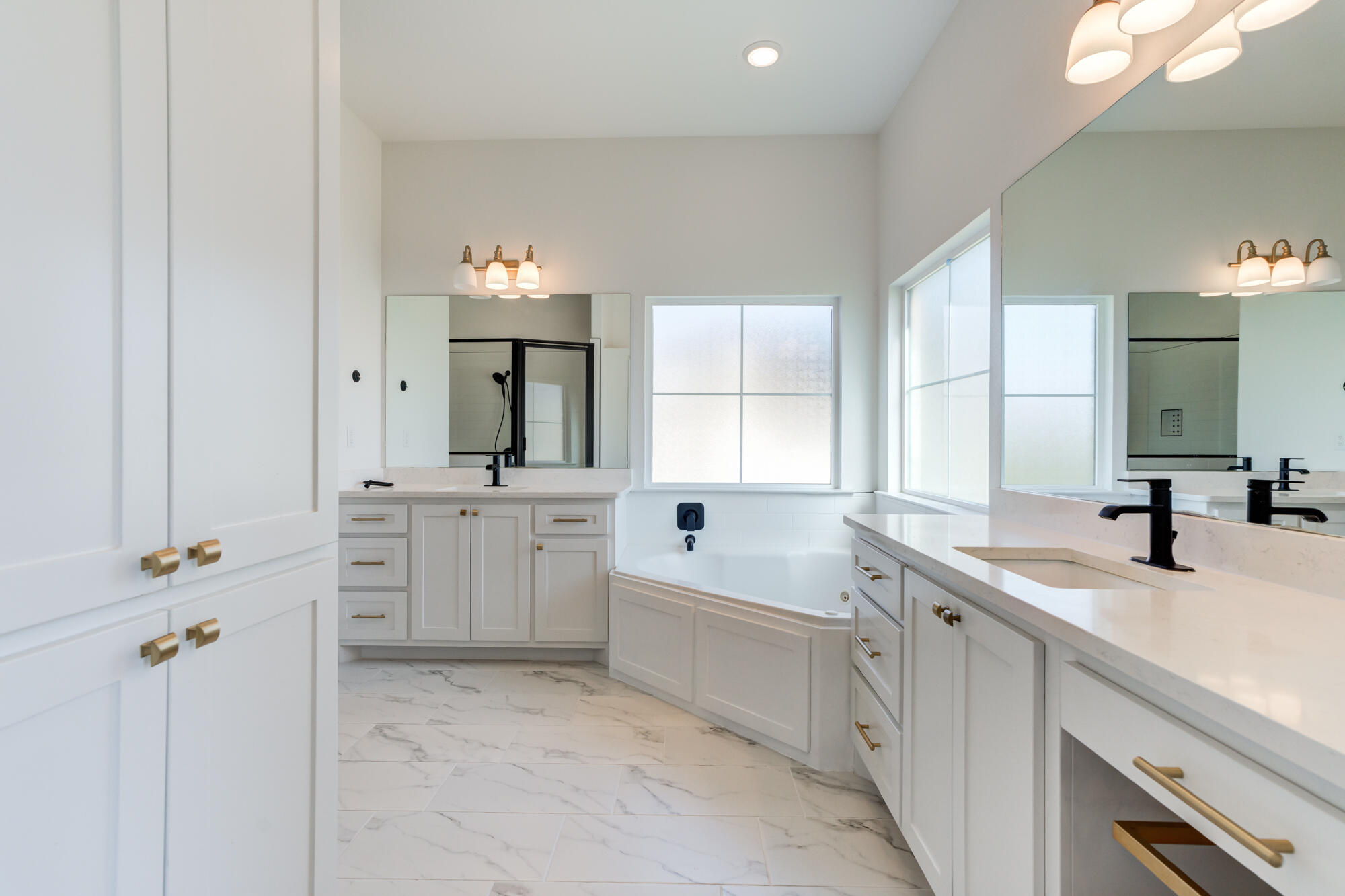 9003 County Road 6875 Lubbock, TX 79407 - Photo 11 of 31 Primary Bath storage