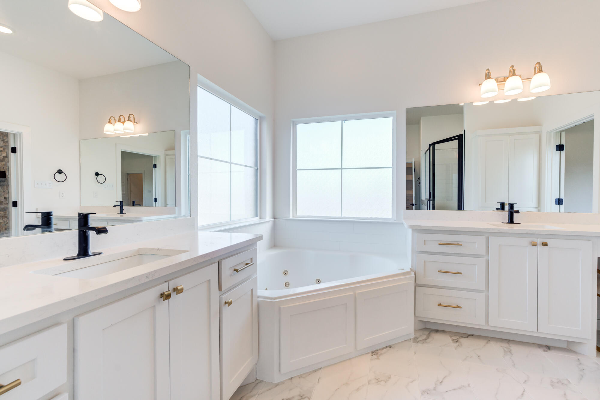 9003 County Road 6875 Lubbock, TX 79407 - Photo 12 of 31 Primary bathroom