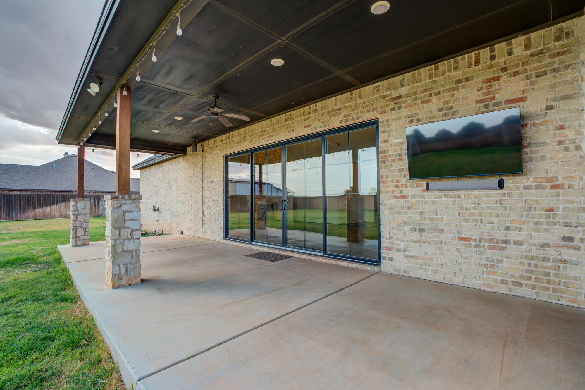 9003 County Road 6875 Lubbock, TX 79407 - Photo 15 of 31 Covered back patio
